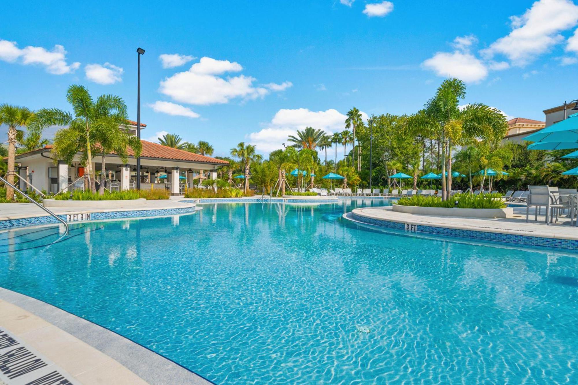 Spacious In Vista Cay Luxury Awaits *